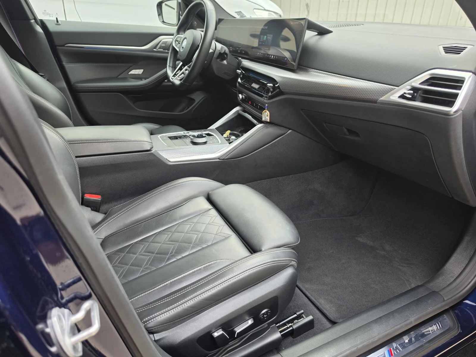 BMW i4 xDrive40 Facelift, снимка 11 - Автомобили и джипове - 55204454