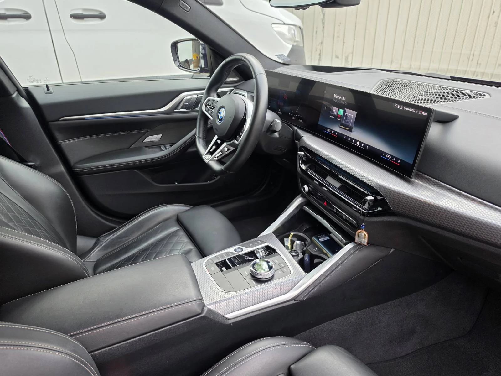 BMW i4 xDrive40 Facelift, снимка 10 - Автомобили и джипове - 55204454