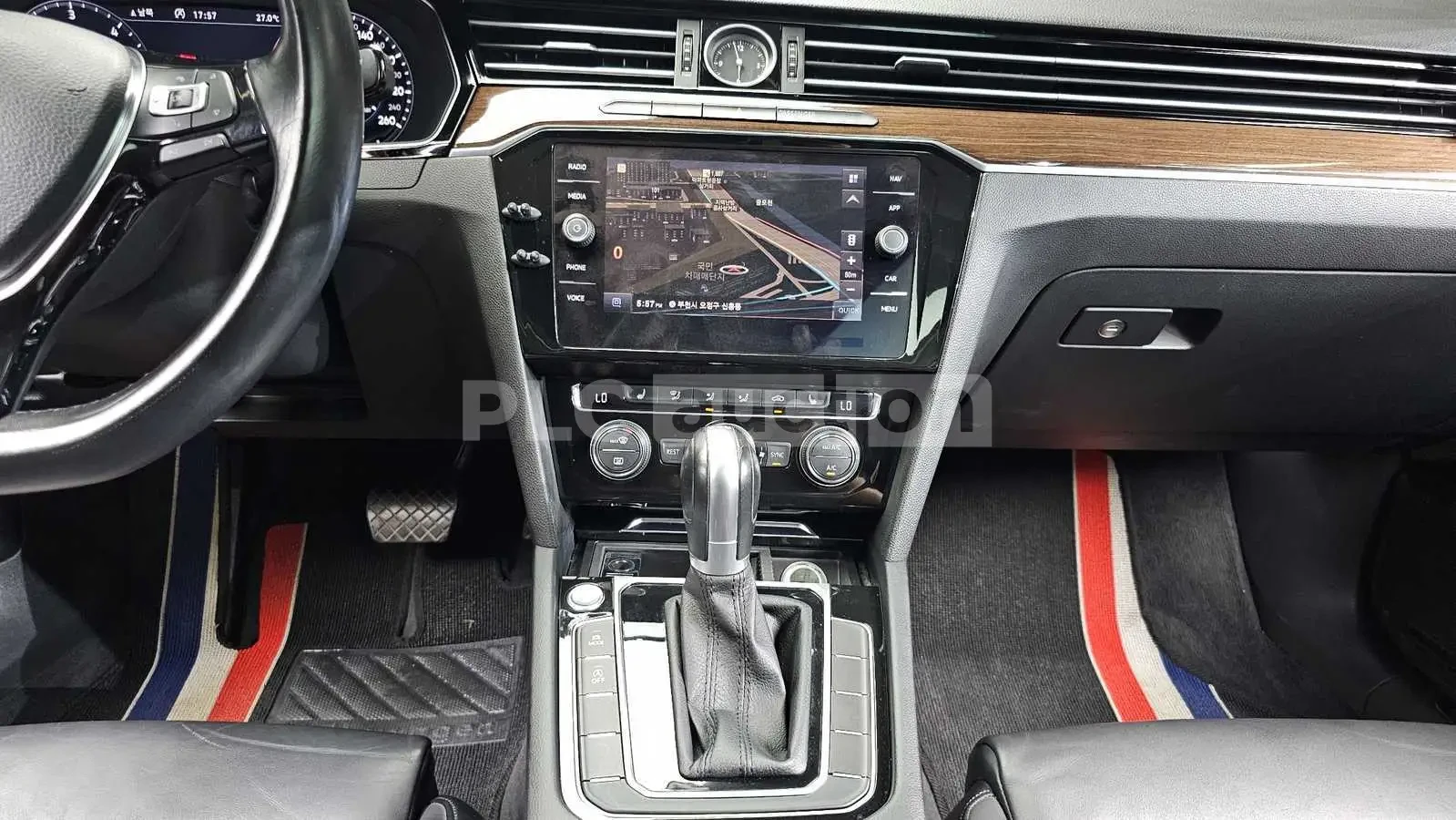 VW Passat 2.0TDI PRESTIGE! PANO/360CAM/FULL, снимка 11 - Автомобили и джипове - 55225527