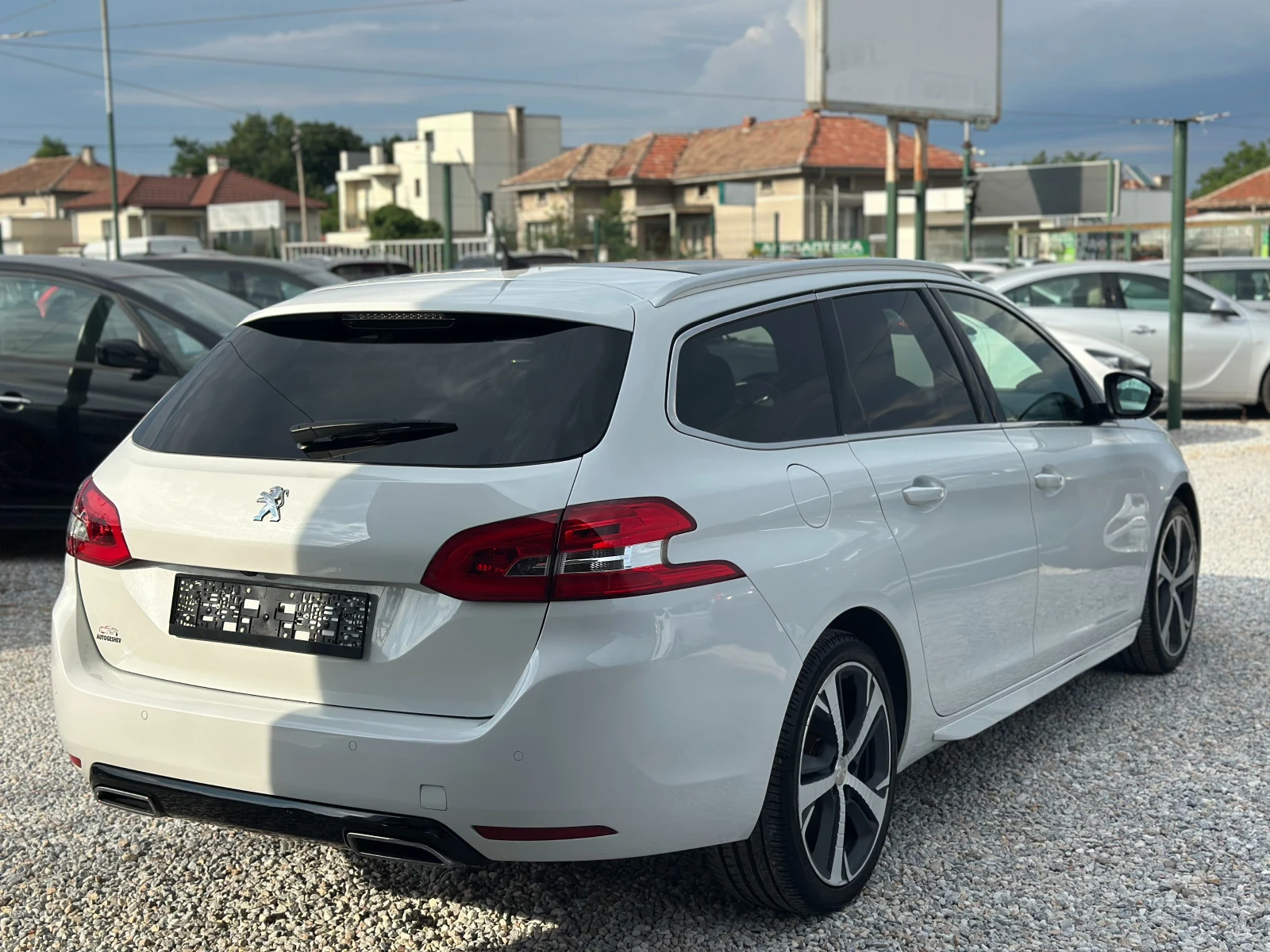 Peugeot 308 1.2T* GT-Line* LED* NAVI* , снимка 6 - Автомобили и джипове - 55231137