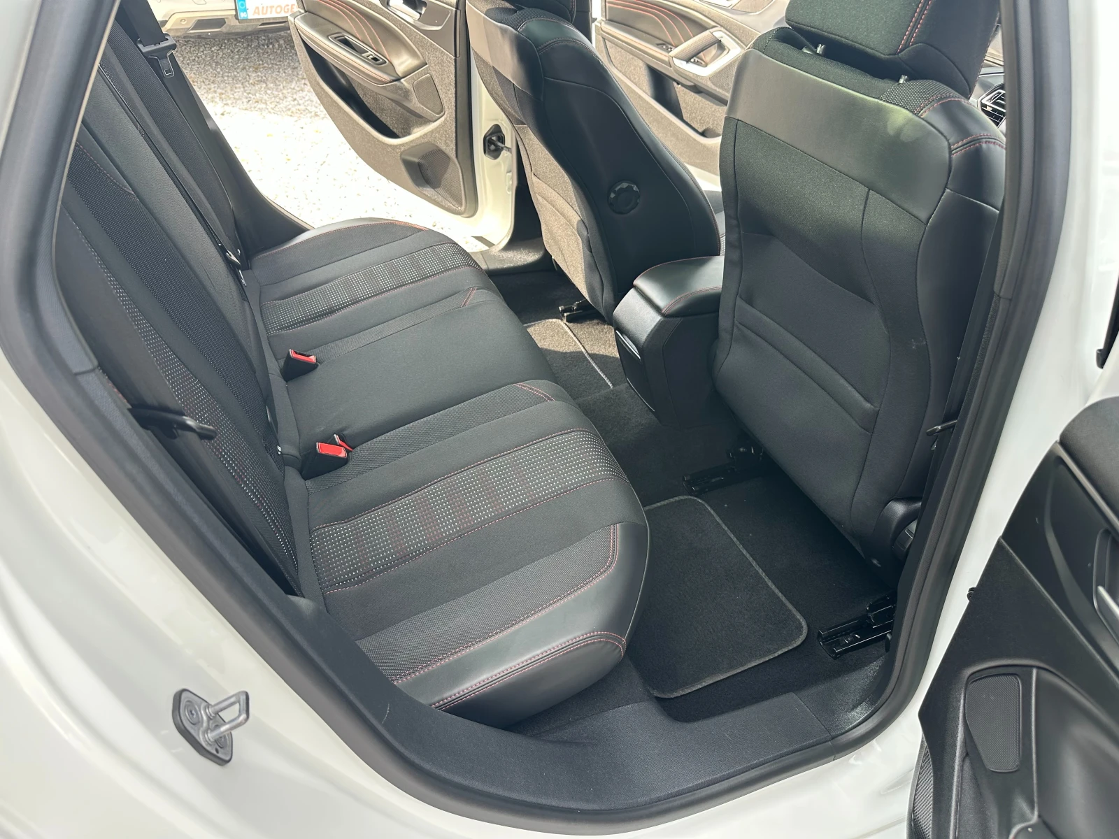Peugeot 308 1.2T* GT-Line* LED* NAVI* , снимка 10 - Автомобили и джипове - 55231137