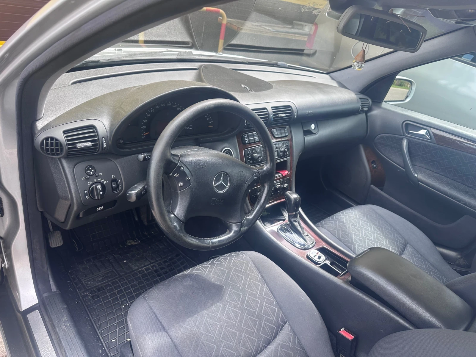 Mercedes-Benz C 220, снимка 2 - Автомобили и джипове - 55390161