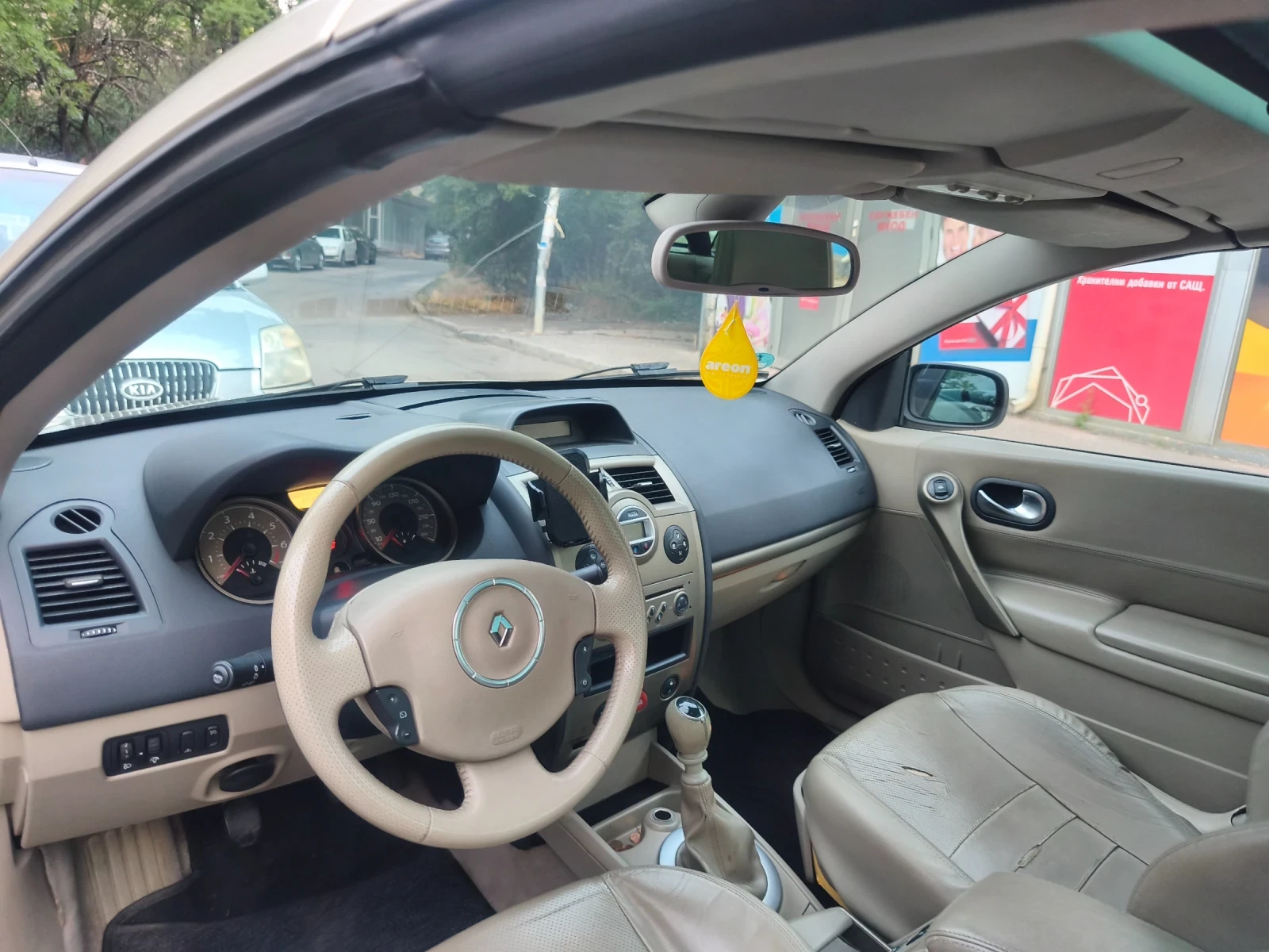 Renault Megane 2.0i, 136кс, Кабрио, снимка 12 - Автомобили и джипове - 55709377