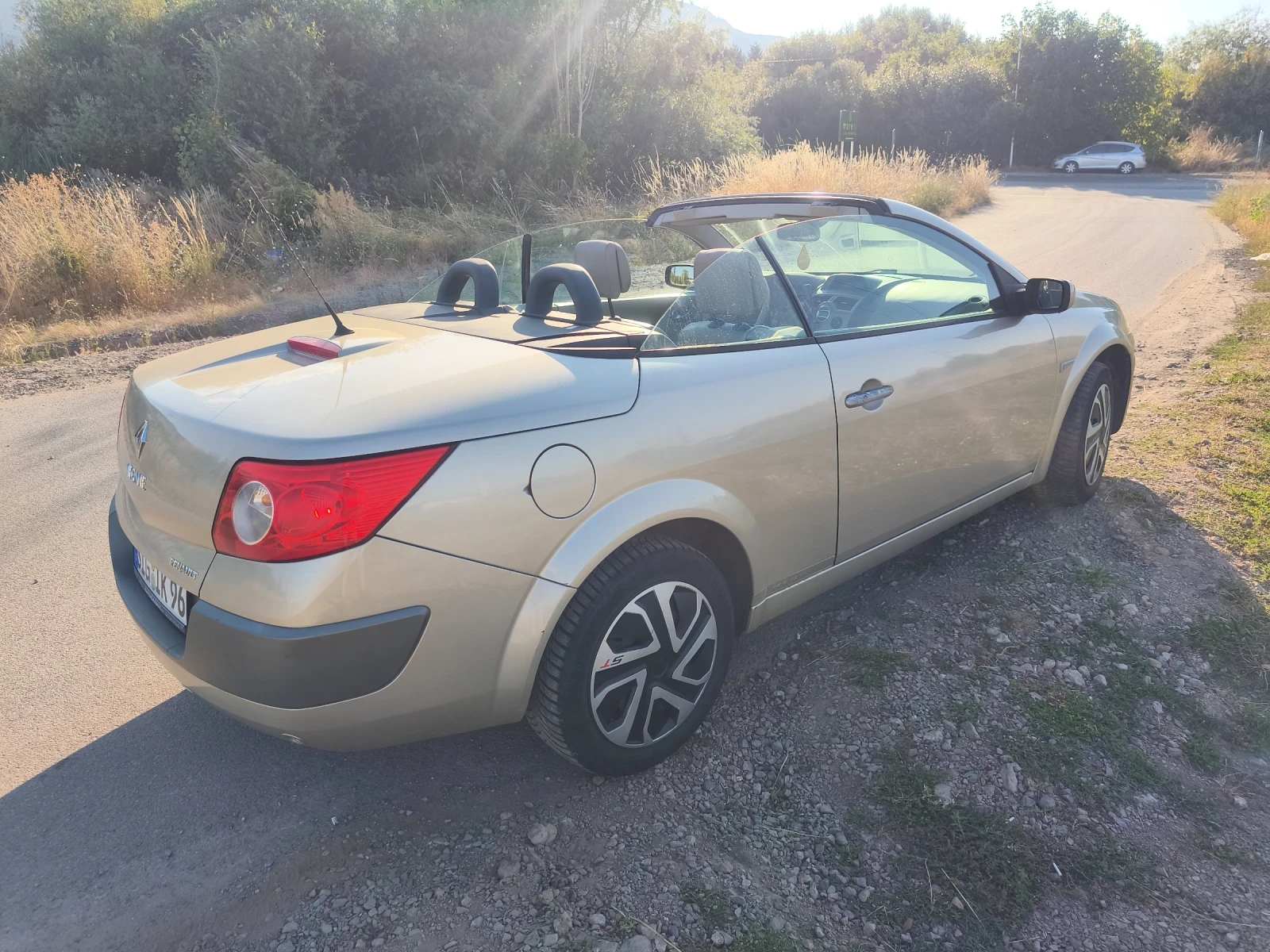 Renault Megane 2.0i, 136кс, Кабрио, снимка 3 - Автомобили и джипове - 55709377