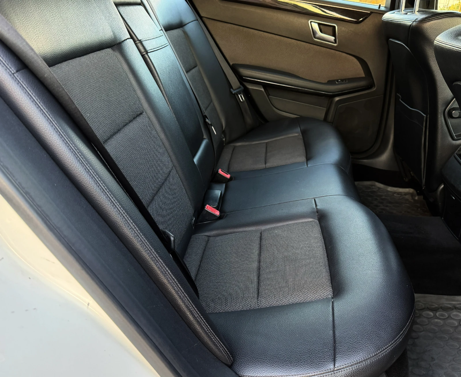 Mercedes-Benz E 220 /7G-Tronic/avantgarde/BlueEfficiency/, снимка 12 - Автомобили и джипове - 56111310