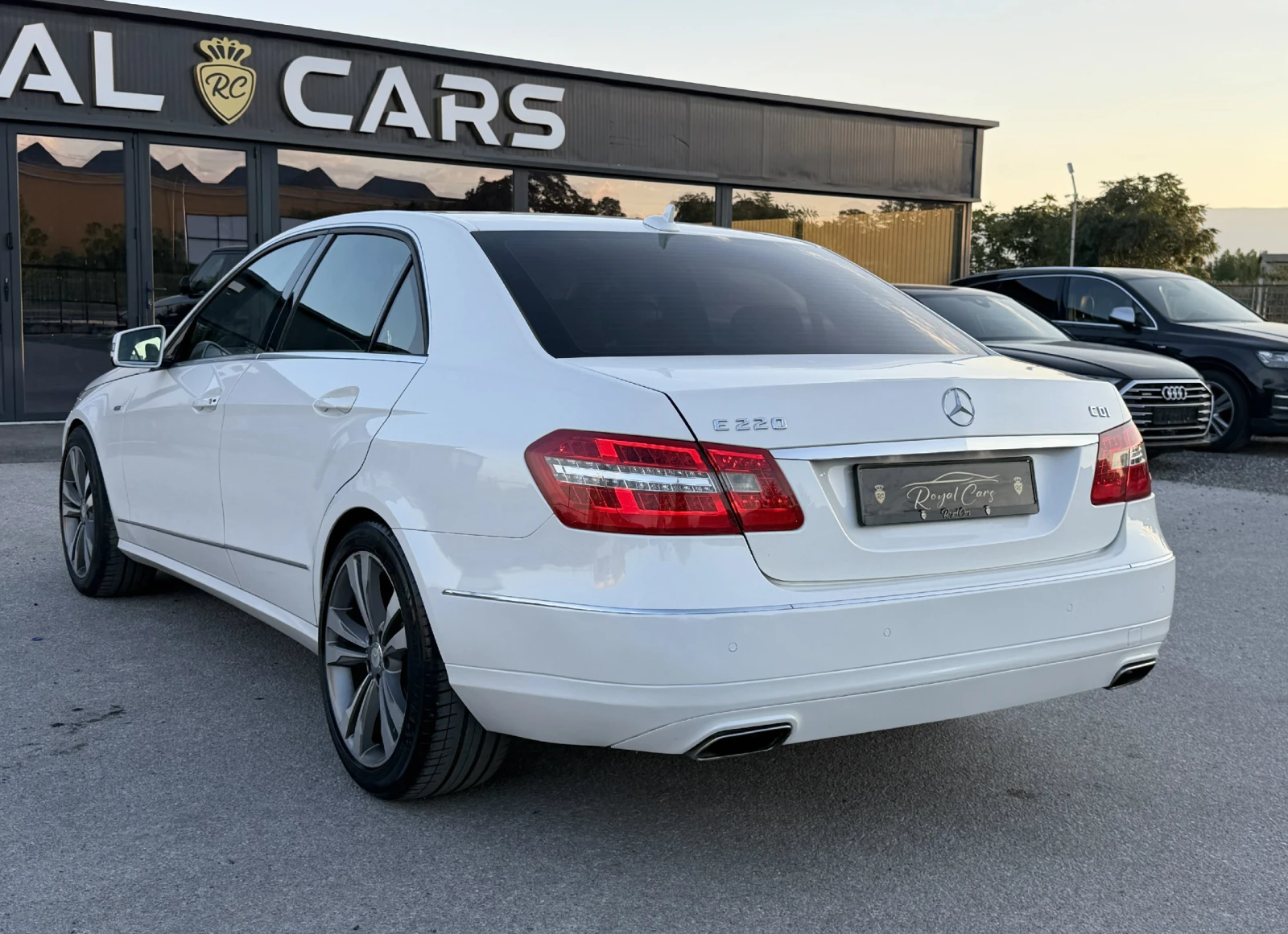 Mercedes-Benz E 220 /7G-Tronic/avantgarde/BlueEfficiency/, снимка 7 - Автомобили и джипове - 56111310