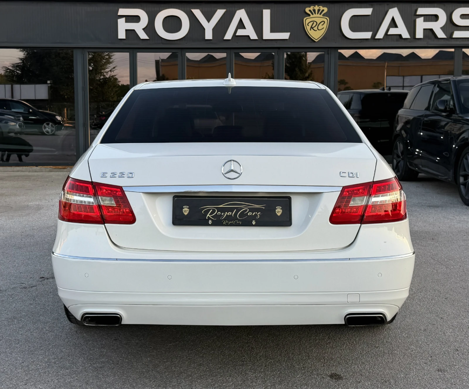 Mercedes-Benz E 220 /7G-Tronic/avantgarde/BlueEfficiency/, снимка 6 - Автомобили и джипове - 56111310