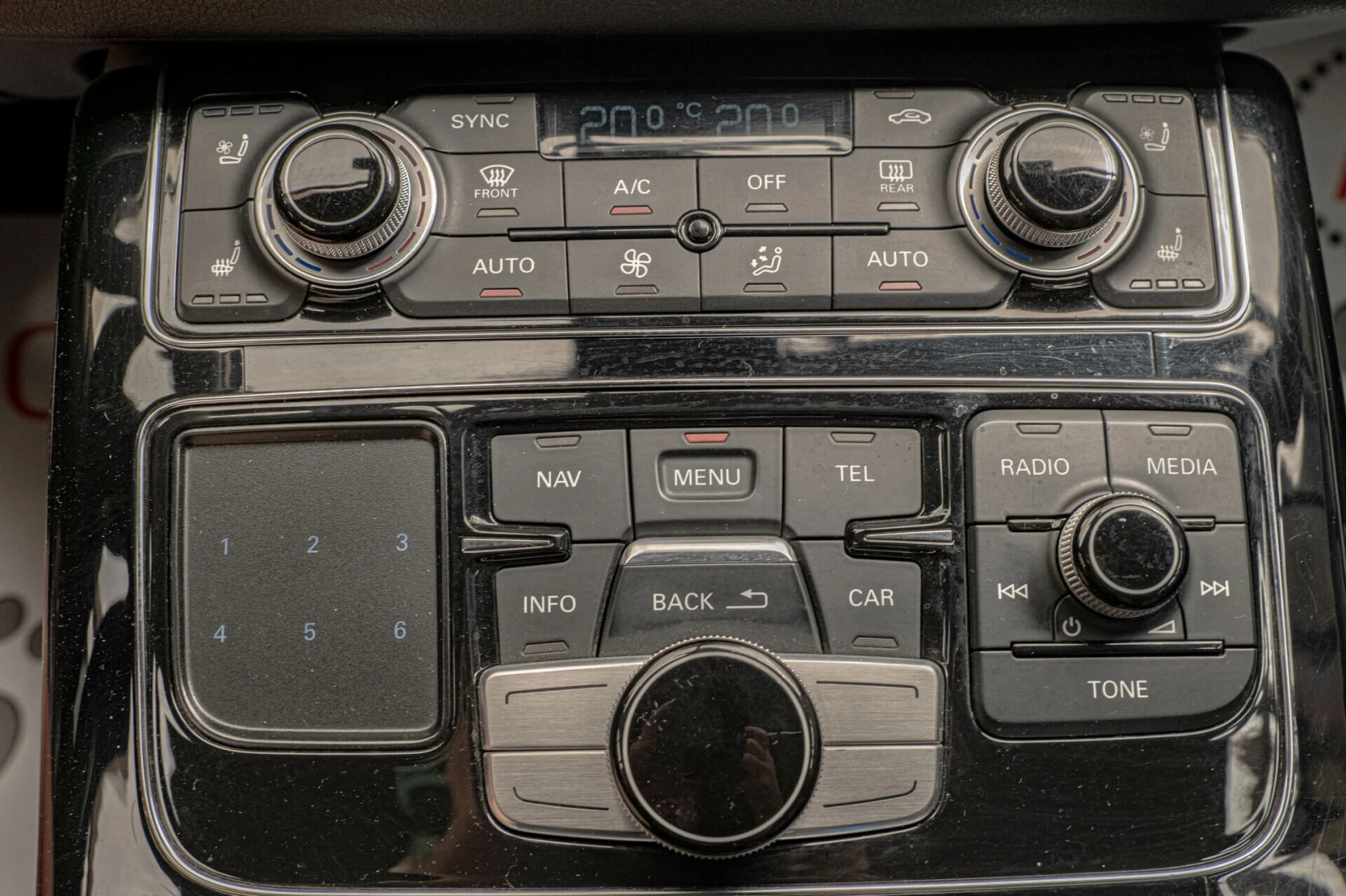 Audi A8 4.2TDI/Обдухване/BOSE/HuD/Обдухване/Алкантар/Камер, снимка 8 - Автомобили и джипове - 56201338