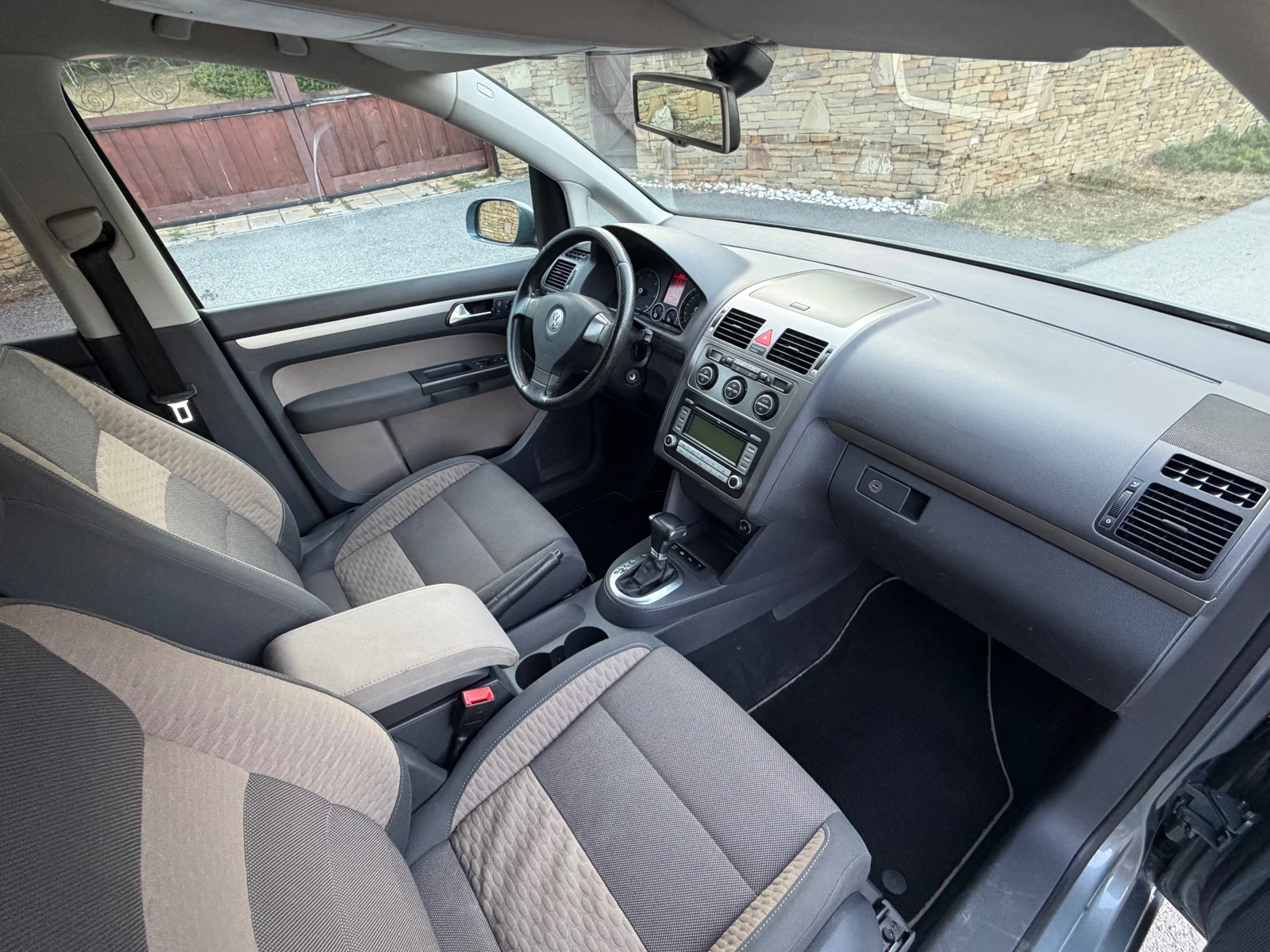 VW Touran 2.0TDI Швейцария, снимка 13 - Автомобили и джипове - 56226010