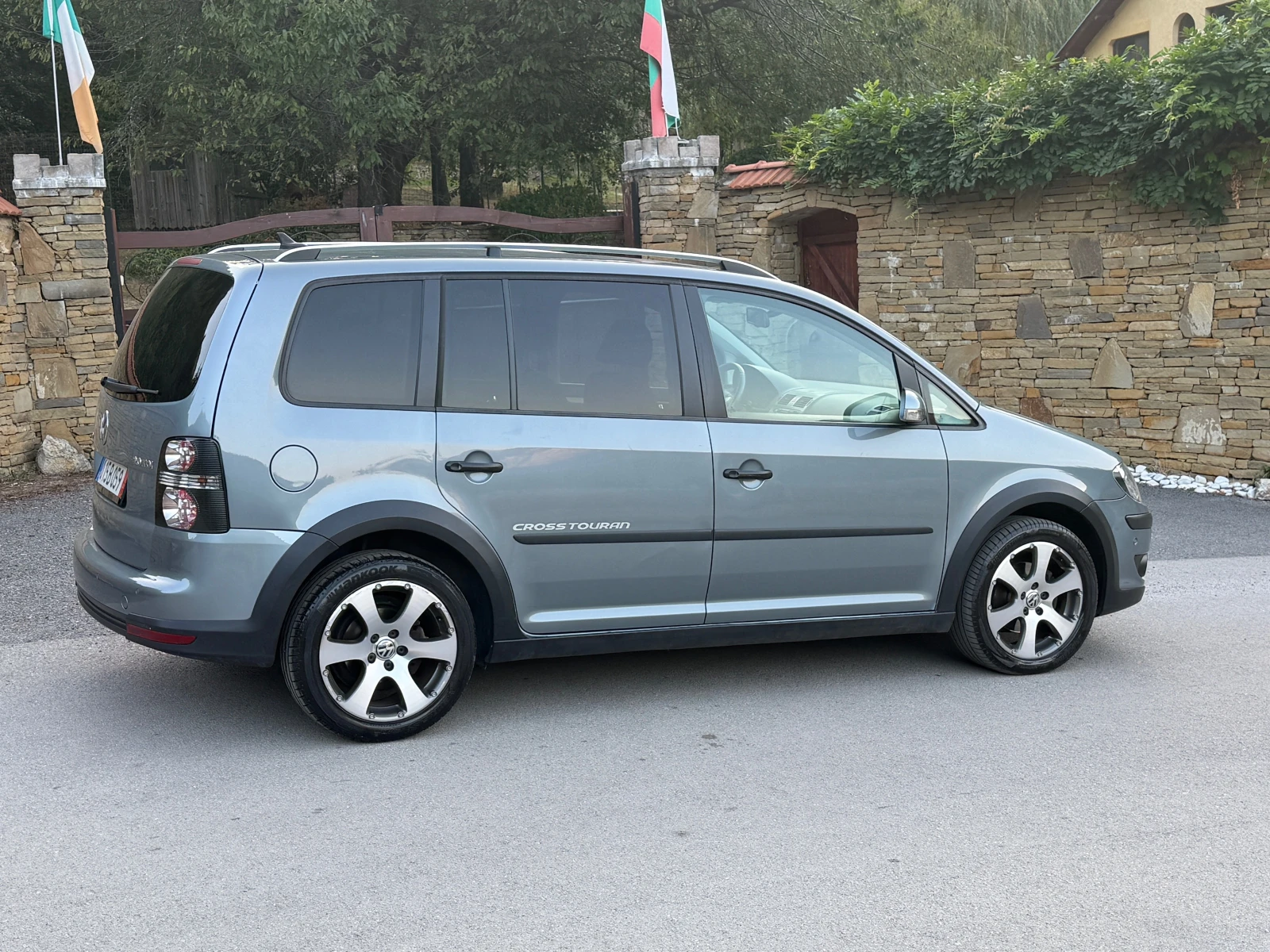 VW Touran 2.0TDI Швейцария, снимка 3 - Автомобили и джипове - 56226010