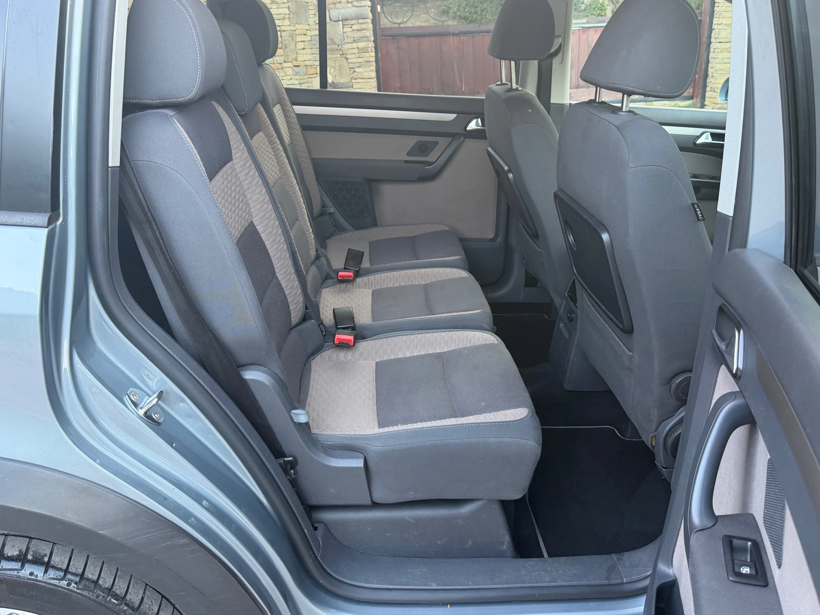 VW Touran 2.0TDI Швейцария, снимка 14 - Автомобили и джипове - 56226010