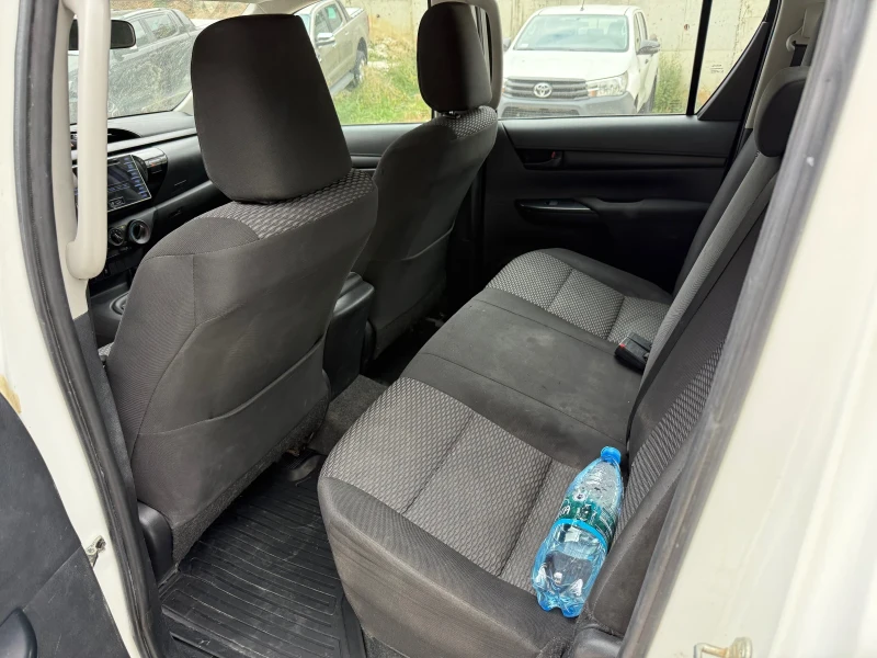 Toyota Hilux 2.4D4D НОВ ВНОС, снимка 11 - Автомобили и джипове - 51851371