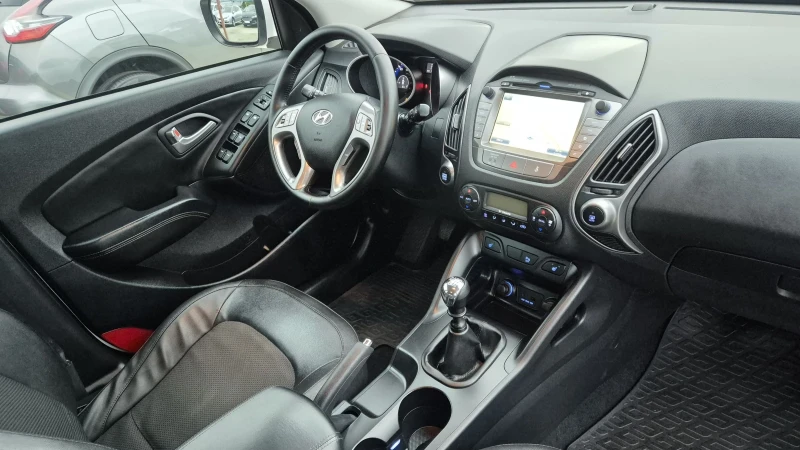 Hyundai IX35 2.0CRDI 4X4 НАВИ КАМЕРА КЕЙЛЕС ВИДЕО ЛИЗИНГ , снимка 10 - Автомобили и джипове - 52344025