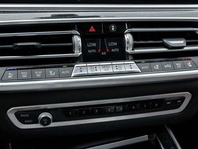 BMW X7 40i* M SPORT* INDIVIDUAL* DISTRONIC* HARMAN* МАСАЖ, снимка 13 - Автомобили и джипове - 55264472
