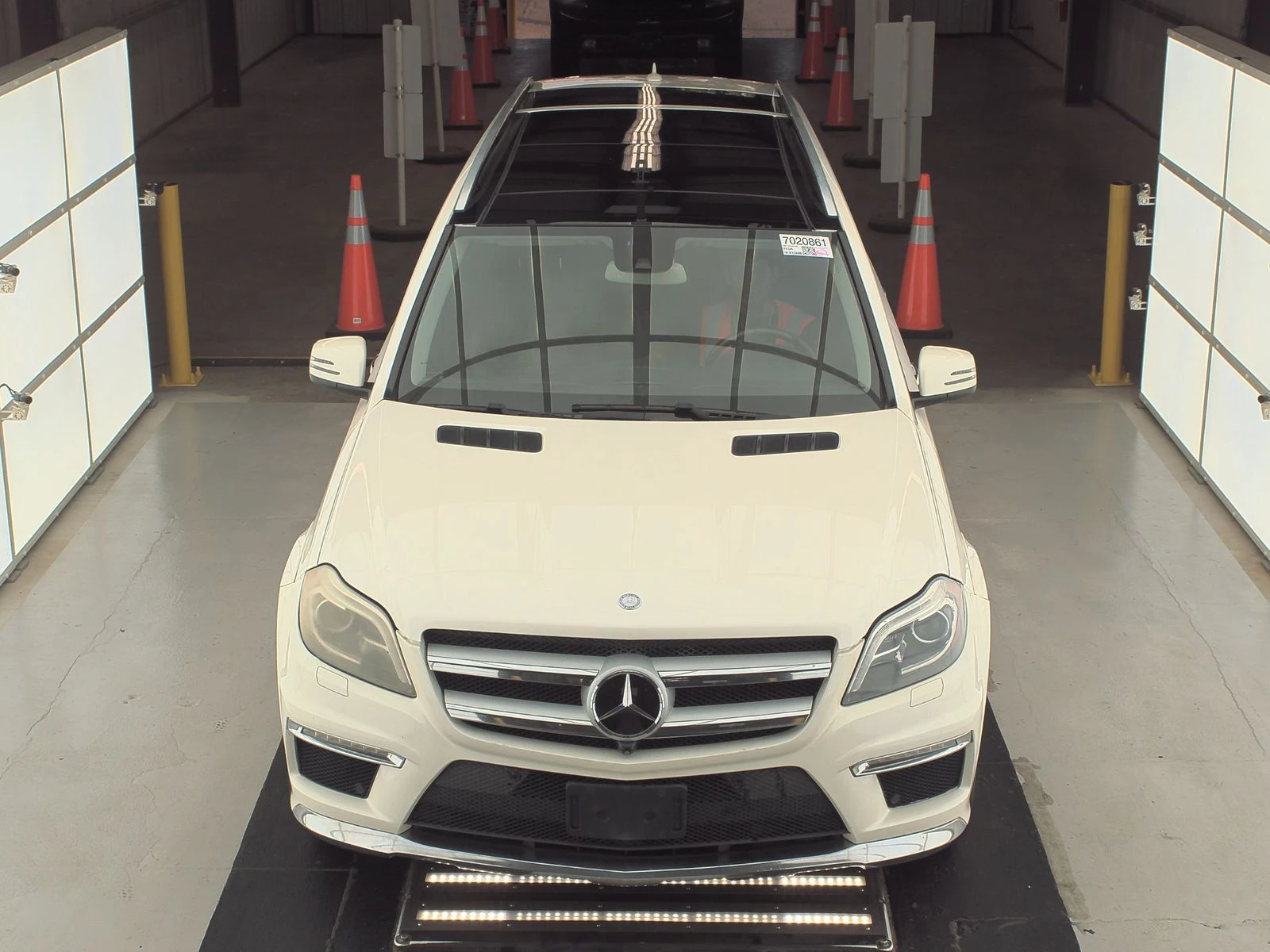 Mercedes-Benz GL 500 550/ПОДГРЕВ/ОБДУХВАНЕ/ДИСТРОНИК/КАМЕРА/ПАНОРАМА - изображение 2