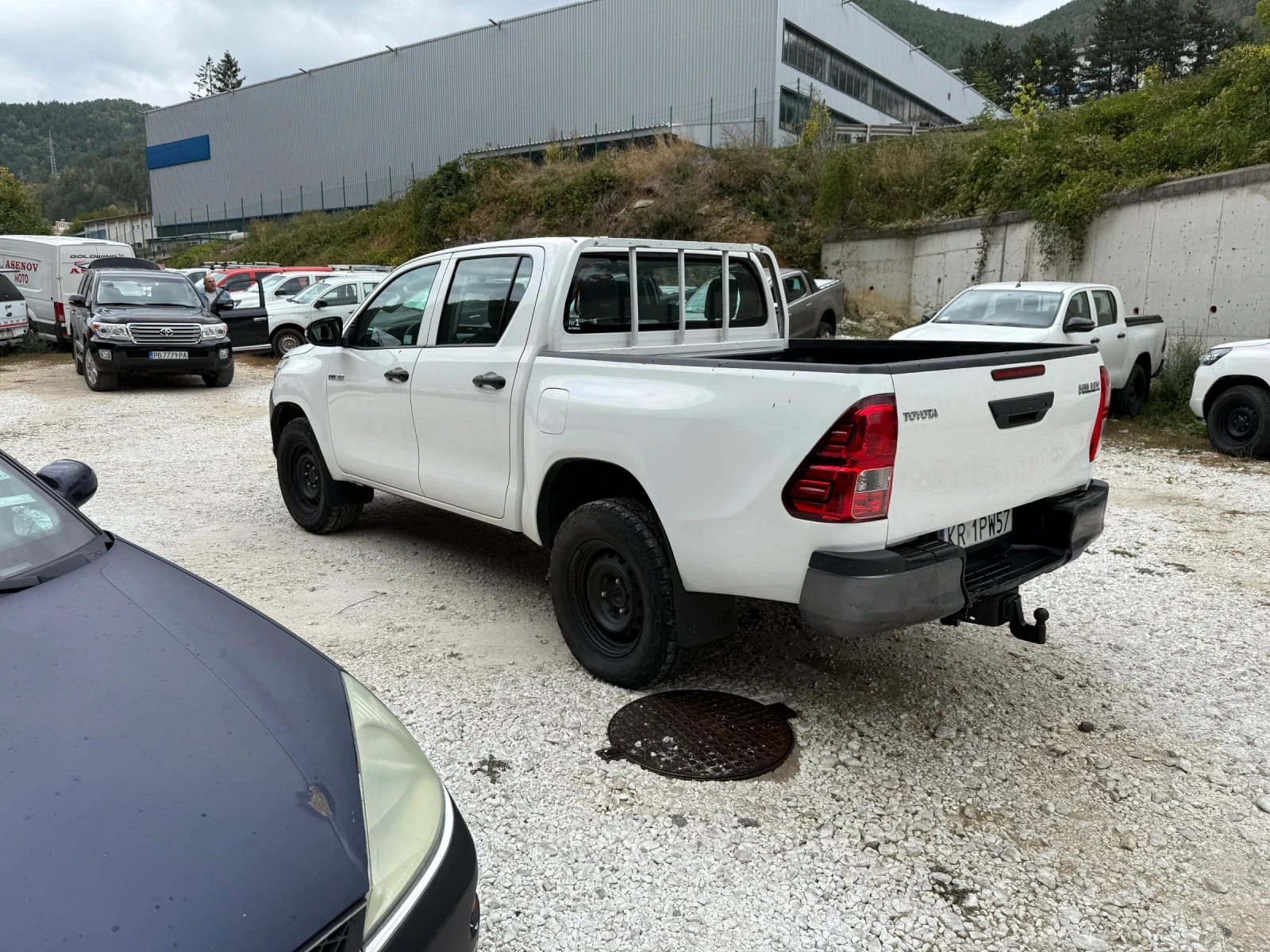 Toyota Hilux 2.4D4D НОВ ВНОС - изображение 3