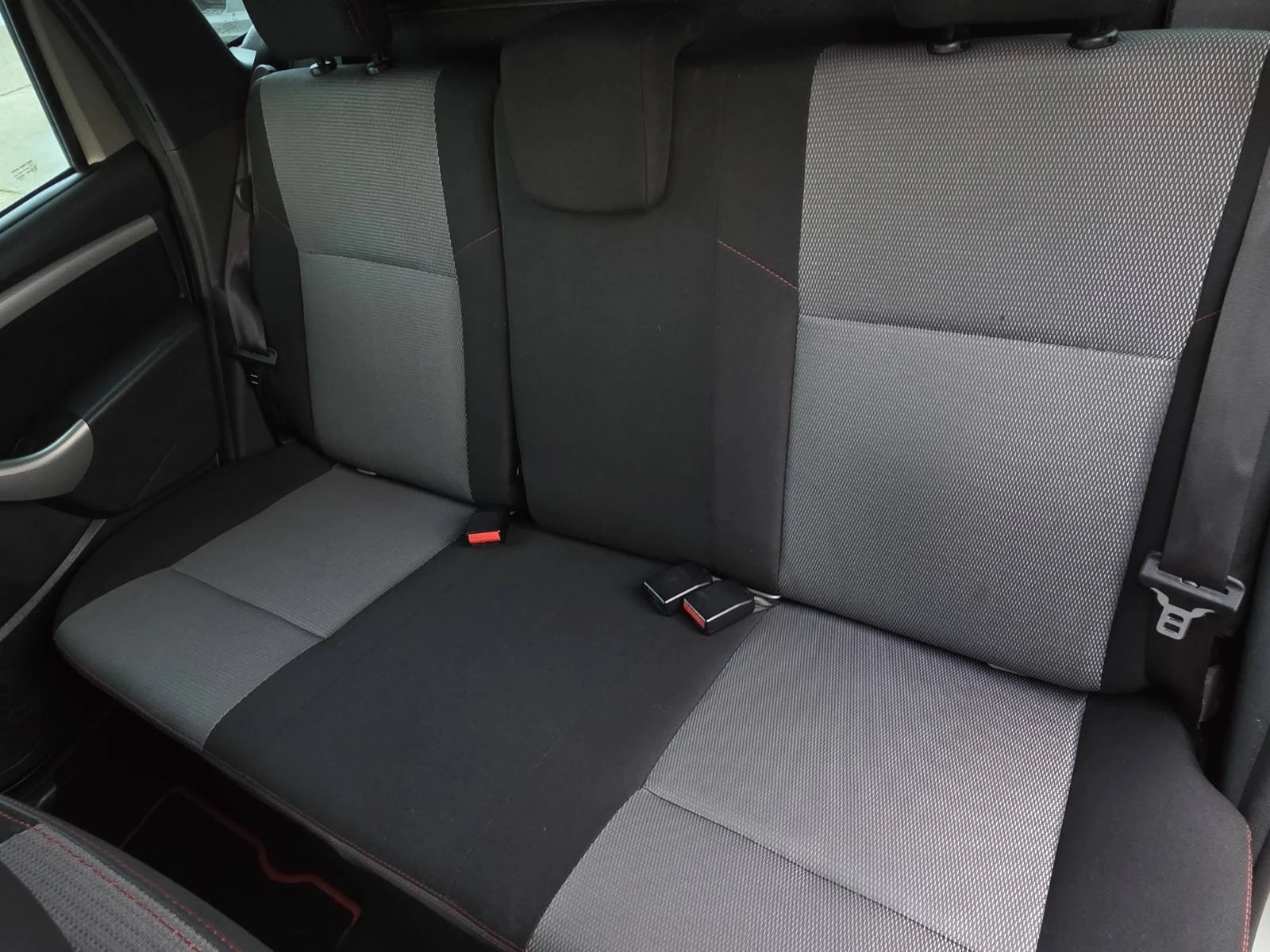 Dacia Duster 1.5DCI/4x4, снимка 11 - Автомобили и джипове - 53727977