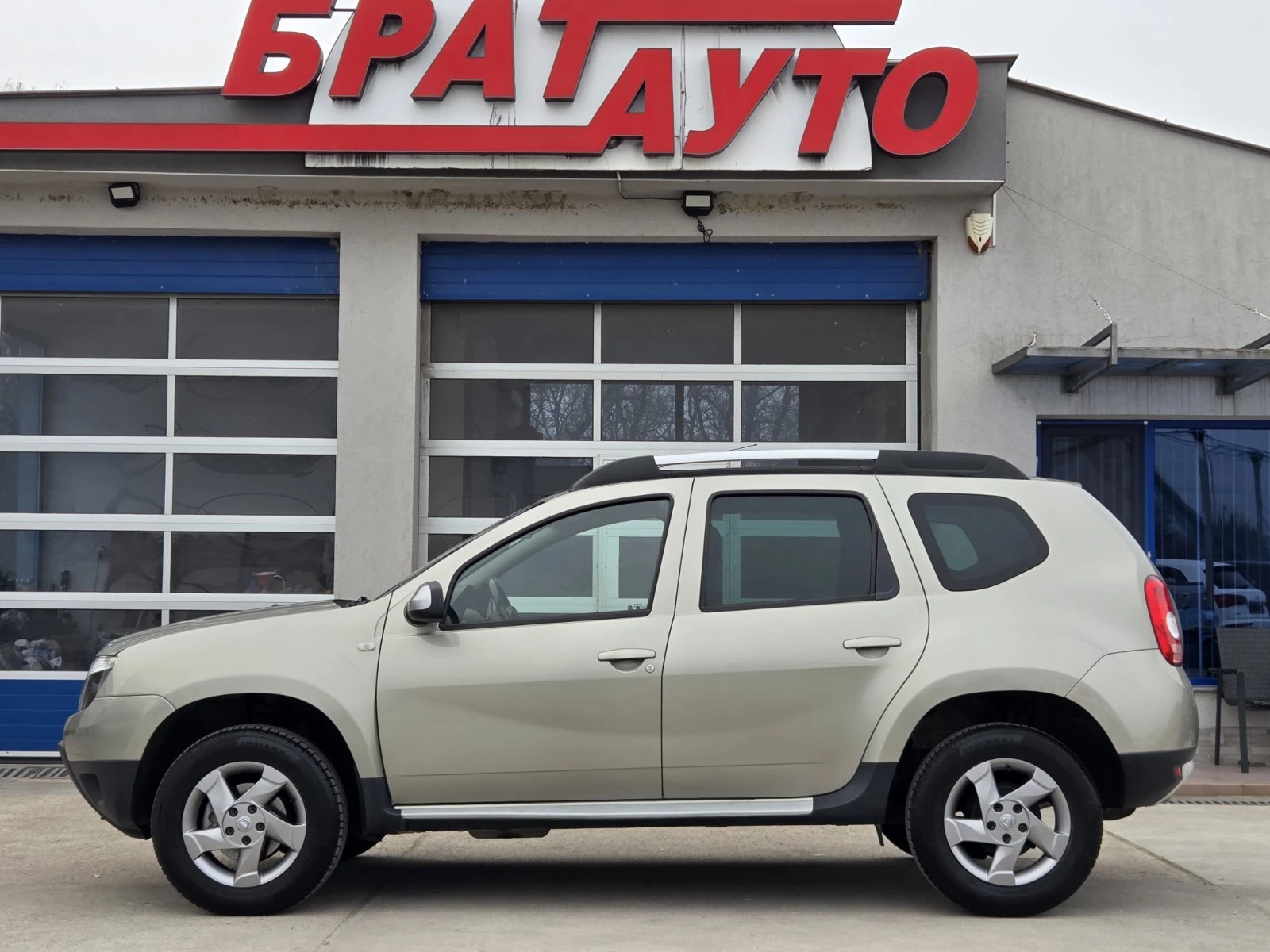 Dacia Duster 1.5DCI/4x4, снимка 6 - Автомобили и джипове - 53727977