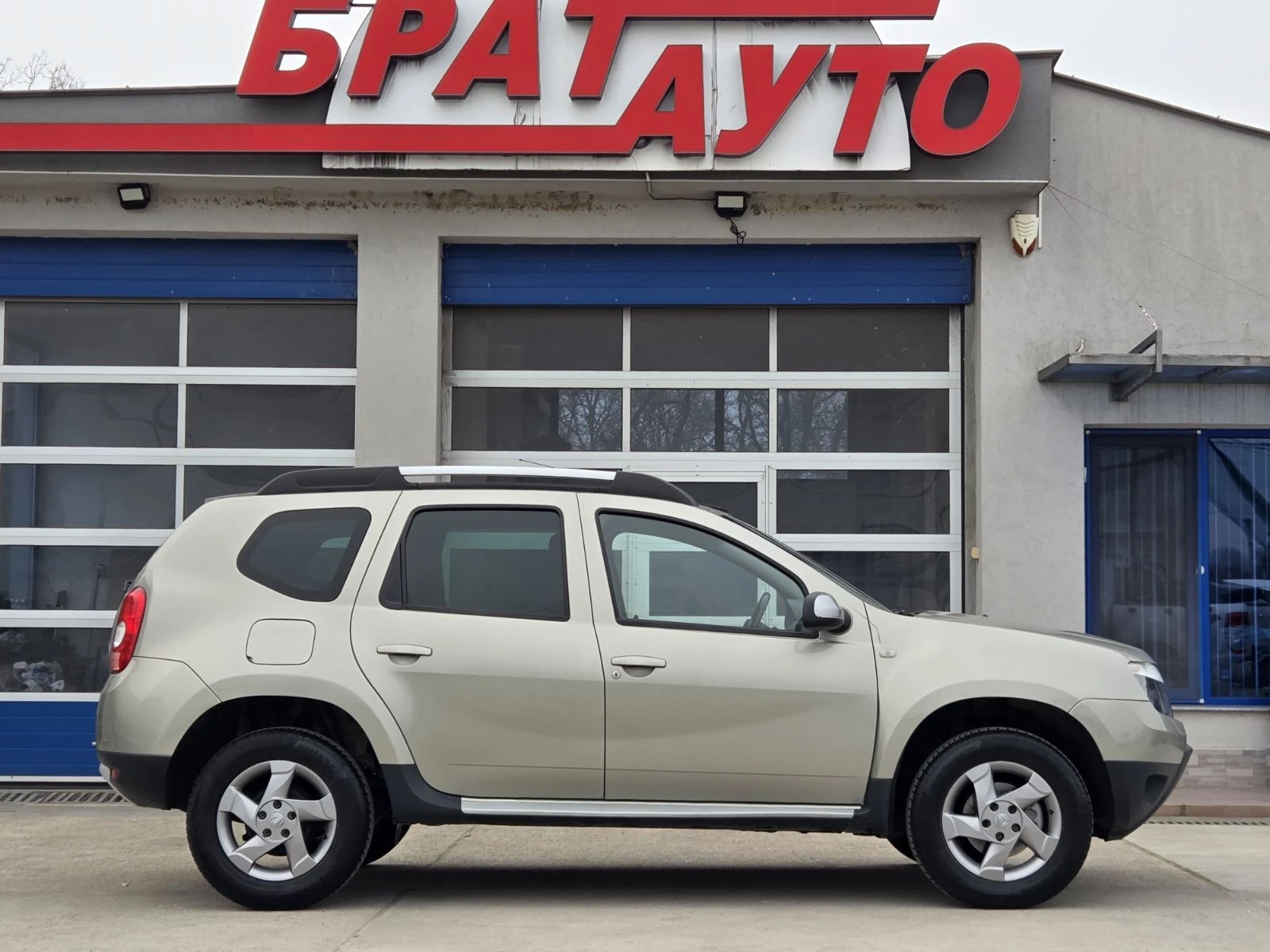 Dacia Duster 1.5DCI/4x4, снимка 5 - Автомобили и джипове - 53727977