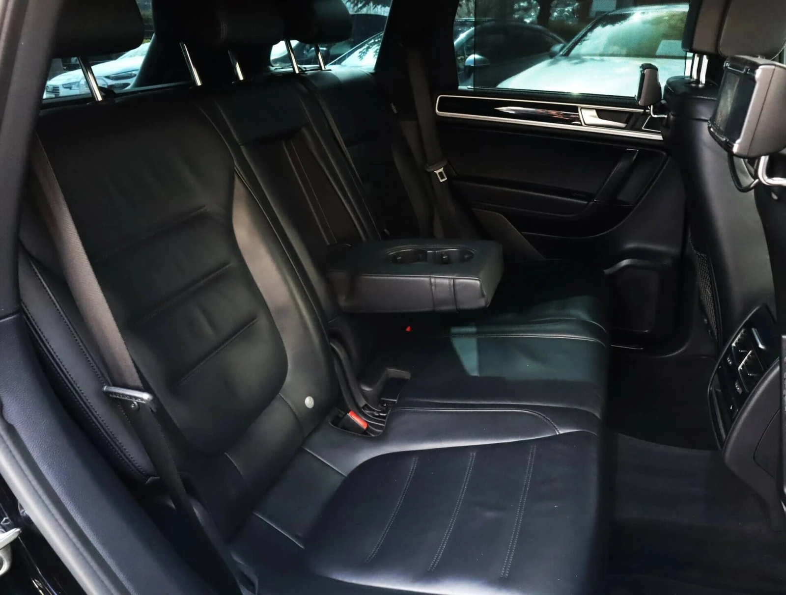 VW Touareg 3.0TDI/Terrain-Tech/Обдухване/dYnaudio/Пано/Камера, снимка 9 - Автомобили и джипове - 54000688