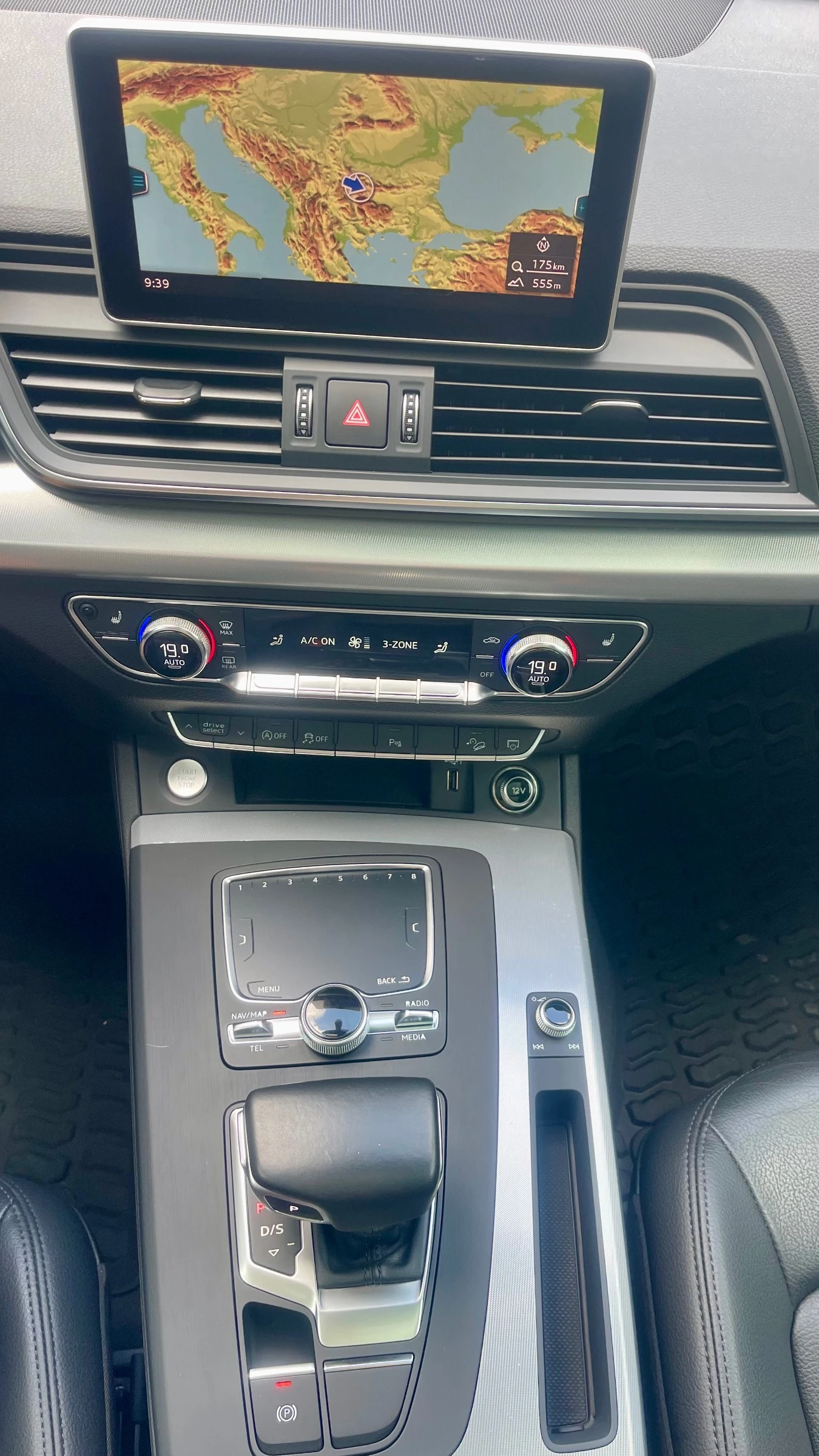 Audi Q5 2.0 TFSI, всички екстри, НАЛИЧНА В СОФИЯ, снимка 12 - Автомобили и джипове - 55018247