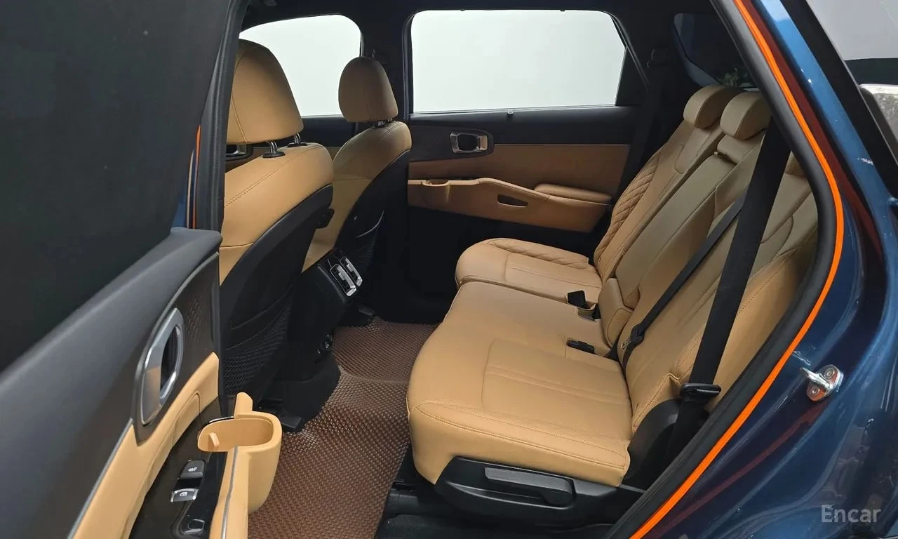 Kia Sorento 2.5T 4WD/ДИСТРОНИК/360/ОБДУХ/ПАНОРАМА/ПОДГРЕВ/, снимка 12 - Автомобили и джипове - 55903861