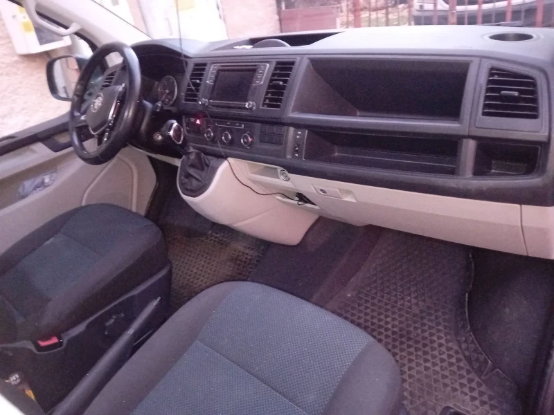 VW Transporter 2.0tdi 204h дистроник, снимка 11 - Бусове и автобуси - 51629760