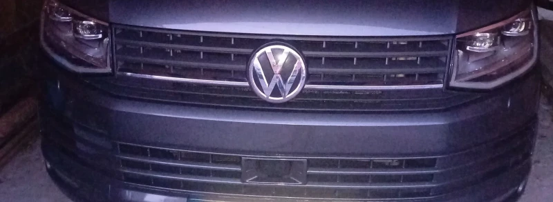 VW Transporter 2.0tdi 204h дистроник, снимка 10 - Бусове и автобуси - 51629760