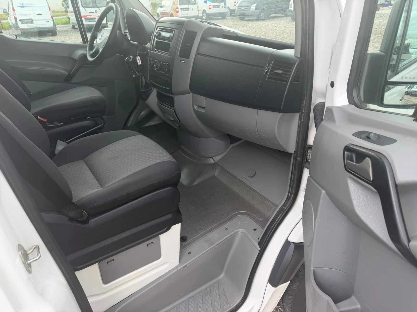 VW Crafter Топ!250хкм!Клима, снимка 11 - Бусове и автобуси - 54658546