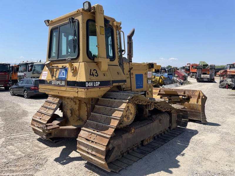 Булдозер Cat D4H, снимка 10 - Индустриална техника - 51018216