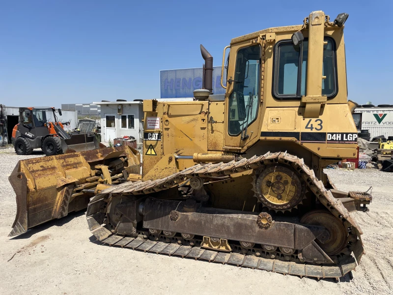 Булдозер Cat D4H, снимка 13 - Индустриална техника - 51018216