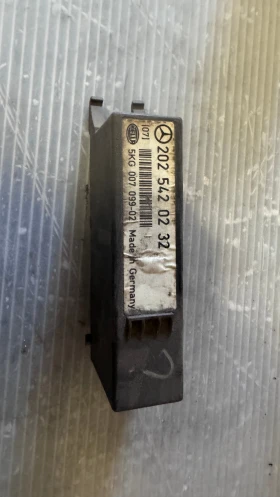          Mercedes C - 2025420232 /  5KG007099-02