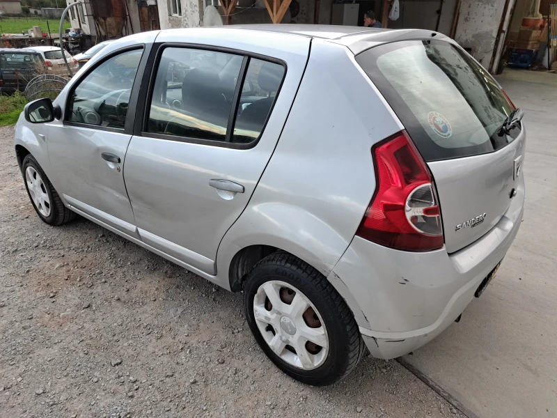 Dacia Sandero 1.4 бензин , снимка 4 - Автомобили и джипове - 47465400