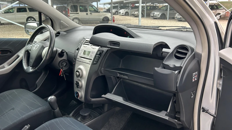 Toyota Yaris 1.0-69к.с.-ВНОС ИТАЛИЯ, снимка 13 - Автомобили и джипове - 48061643