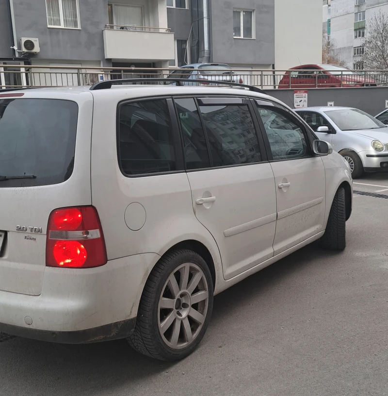 VW Touran 2000 tdi, снимка 4 - Автомобили и джипове - 49471857