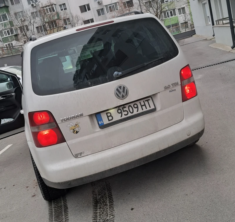 VW Touran 2000 tdi, снимка 5 - Автомобили и джипове - 49471857