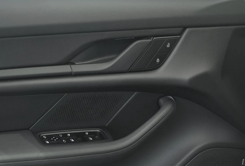 Porsche Taycan SPORT-TURISMO* HEAD-UP* PANO* DISTR* CAM* LED* , снимка 5 - Автомобили и джипове - 52131896