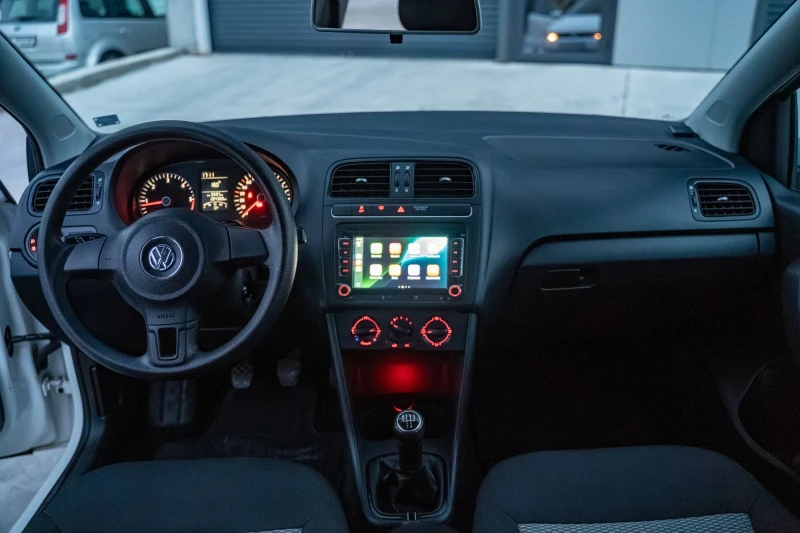 VW Polo 1.6tdi 90hp carplay, снимка 5 - Автомобили и джипове - 52395471