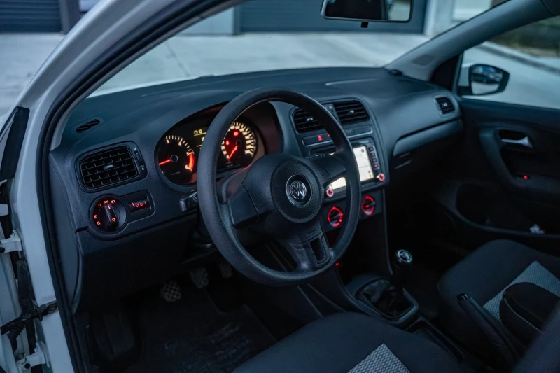 VW Polo 1.6tdi 90hp carplay, снимка 6 - Автомобили и джипове - 52395471