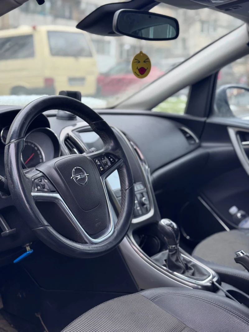 Opel Astra J, снимка 4 - Автомобили и джипове - 53201374
