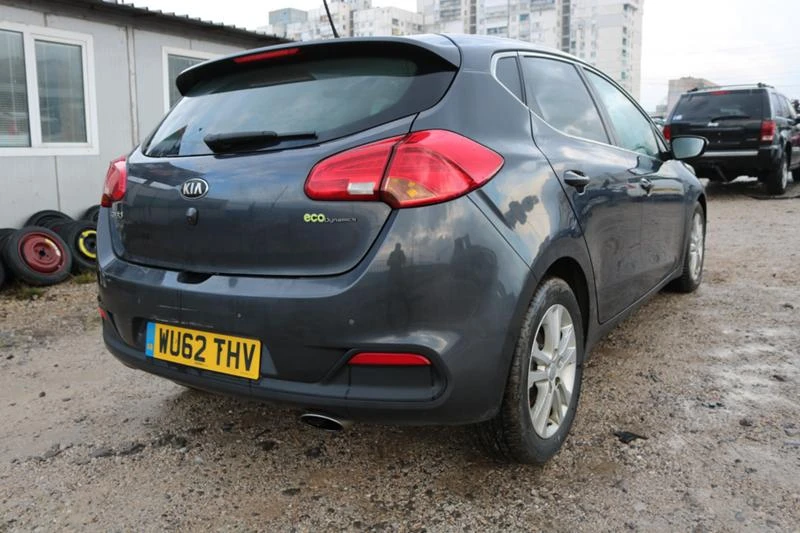 Kia Ceed 1.6 CRDI, снимка 5 - Автомобили и джипове - 35117753