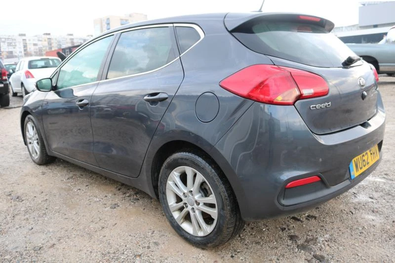 Kia Ceed 1.6 CRDI, снимка 6 - Автомобили и джипове - 35117753