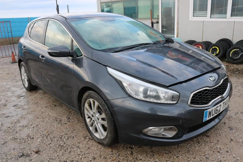 Kia Ceed 1.6 CRDI, снимка 2 - Автомобили и джипове - 35117753