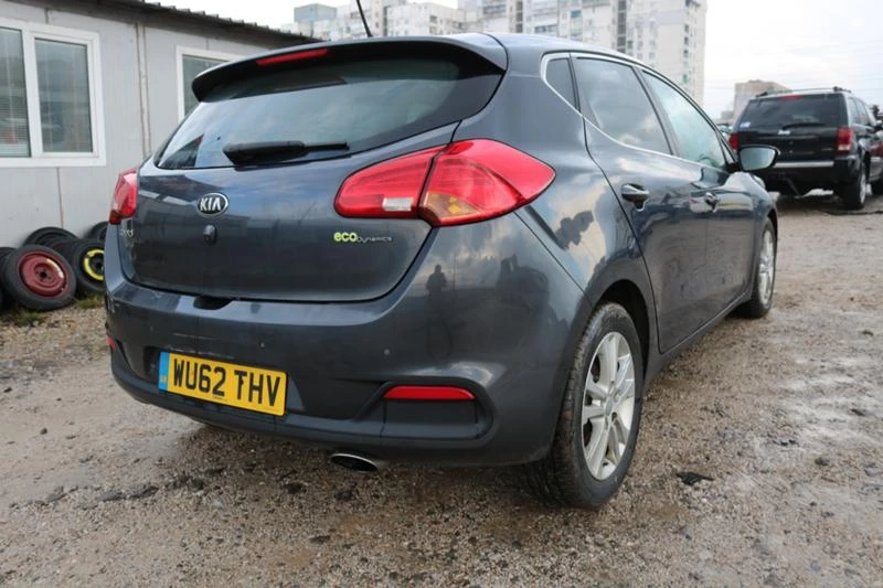 Kia Ceed 1.6 CRDI, снимка 4 - Автомобили и джипове - 35117753