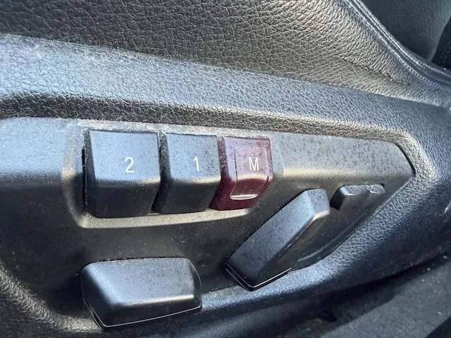 BMW 330 330d M-Pakket Head-Up , снимка 10 - Автомобили и джипове - 54333097