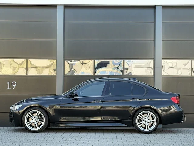 BMW 330 330d M-Pakket Head-Up , снимка 6 - Автомобили и джипове - 54333097