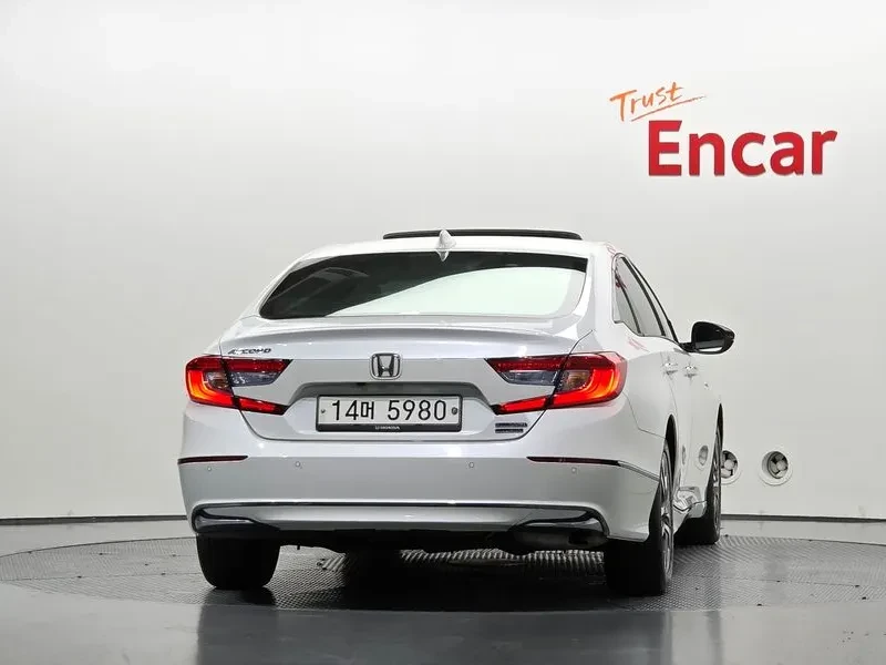 Honda Accord 2.0 Hybrid Touring, снимка 4 - Автомобили и джипове - 55699961
