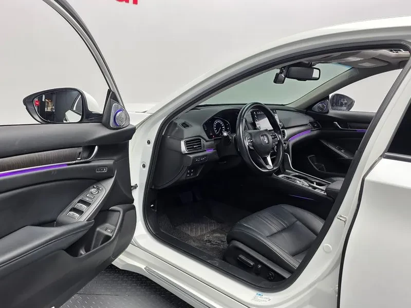 Honda Accord 2.0 Hybrid Touring, снимка 10 - Автомобили и джипове - 55699961