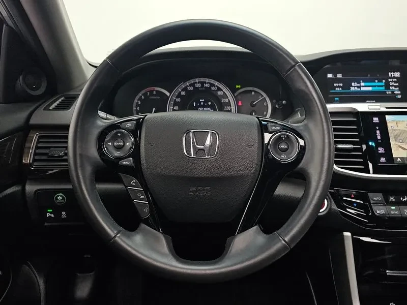 Honda Accord 2.4 22k km!, снимка 13 - Автомобили и джипове - 55888931