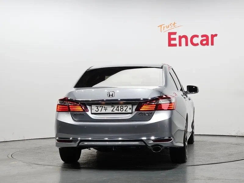 Honda Accord 2.4 22k km!, снимка 4 - Автомобили и джипове - 55888931